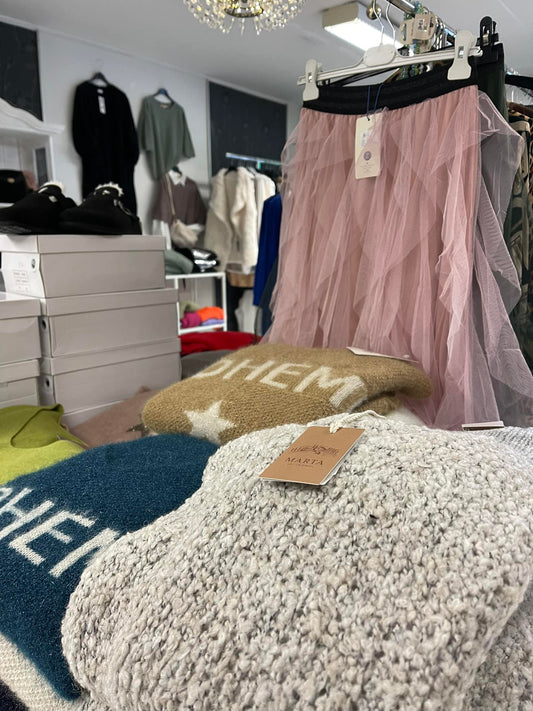 HaijeSt kivijalkaliikkeen tuotteita