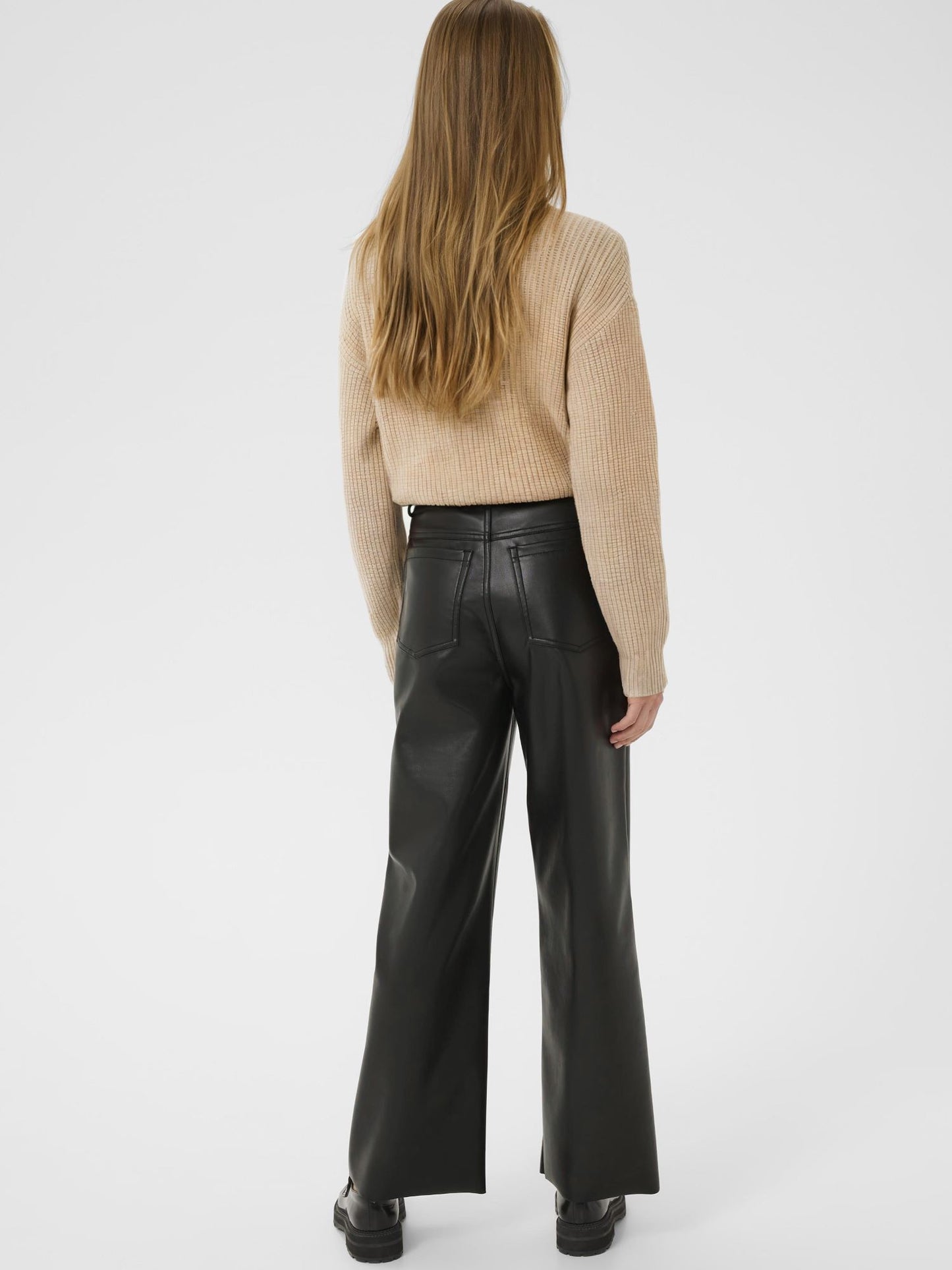 Kaffe, Mikka Tekonahka Housut