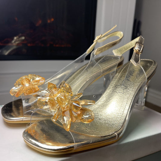 Laura Vita, Mira Juhlakengät