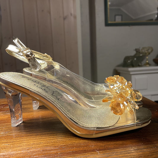 Laura Vita, Mira Juhlakengät