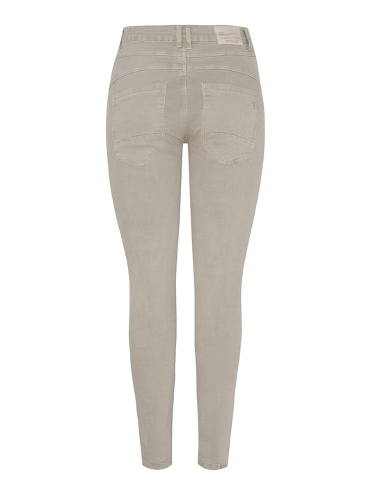 Marta du Chateau, Emma Housut