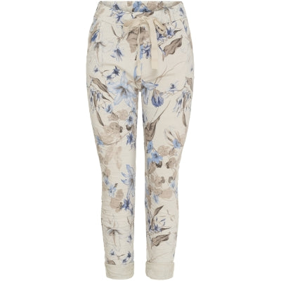 Marta du Chateau, Louisa Housut