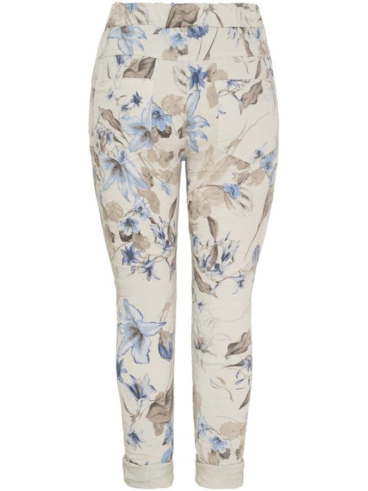 Marta du Chateau, Louisa Housut