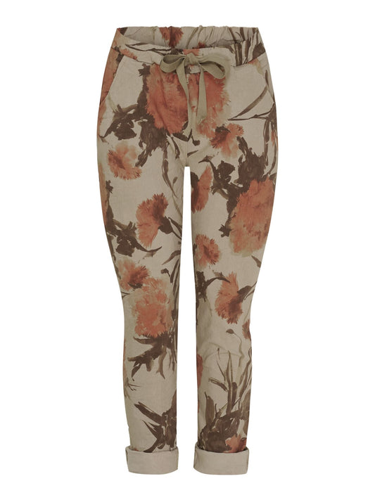 Marta du Chateau, Regine Housut