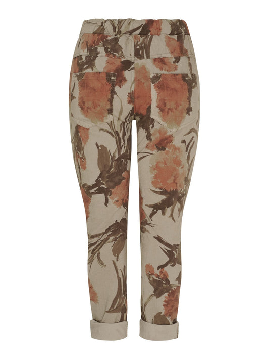 Marta du Chateau, Regine Housut