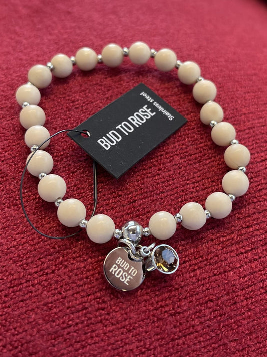 Bud to Rose, Beverly rannekoru