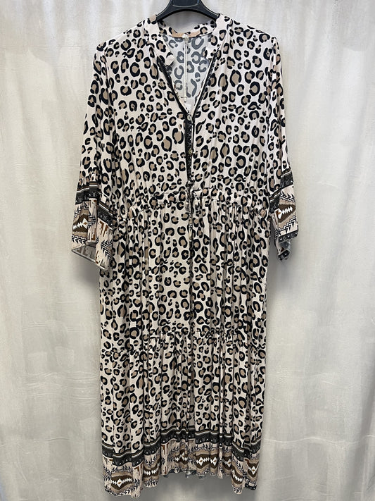 Marta du Chateau, Hjordis Leo Mekko