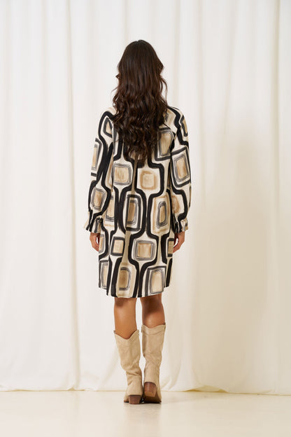 Marta du Chateau, Estelle Mekko
